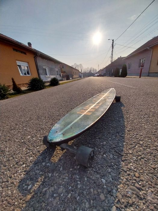 Longboard personalizat – model unic, cumpărat din SUA, complet echipat