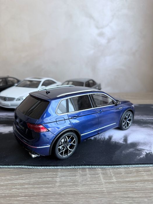 Колекционерски модел Volkswagen Tiguan R-line 1/18