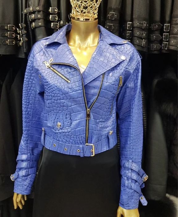 Vand geaca de piele naturala la 700 lei