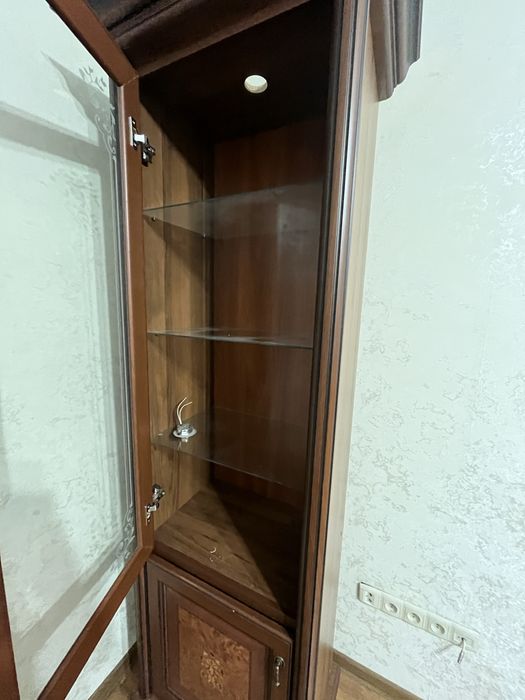 продается сервант