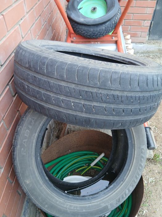 Продам шины 2 шт .