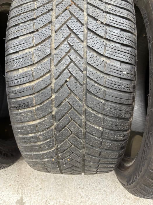 Два броя зимни гуми  Bridgestone 275/40/19 и 2 броя Пирели 275/40/19