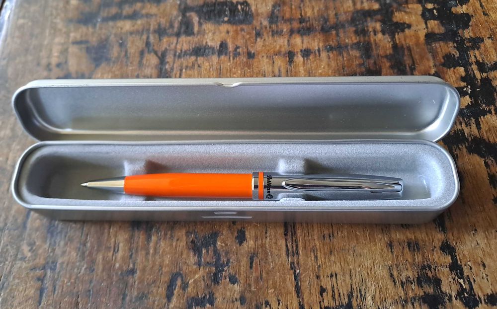 химикалка Пеликан в кутия, Peliкan Jazz Classic K35 цвят фуксия и др
