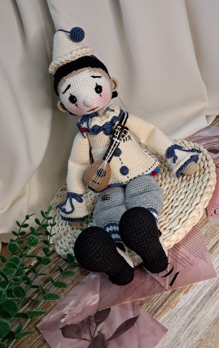 Вязаный Пьеро ручной работы