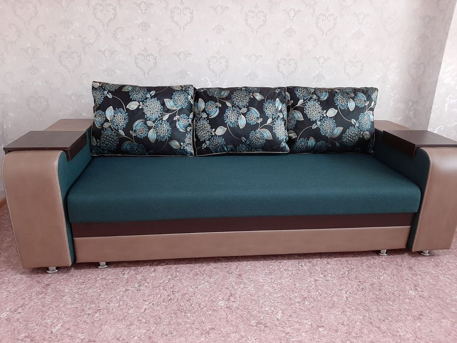 Продам диван в хорошем состояние , качественный