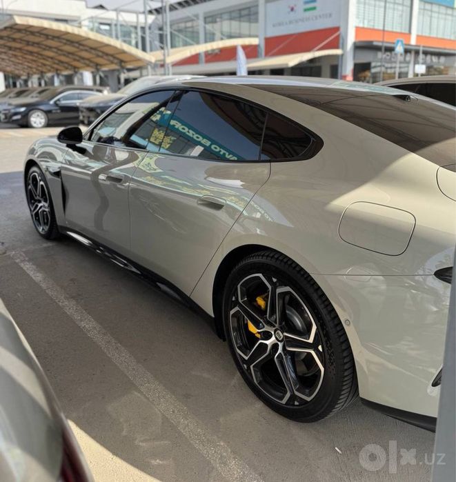 Xiaomi SU7 max AWD 2025 год