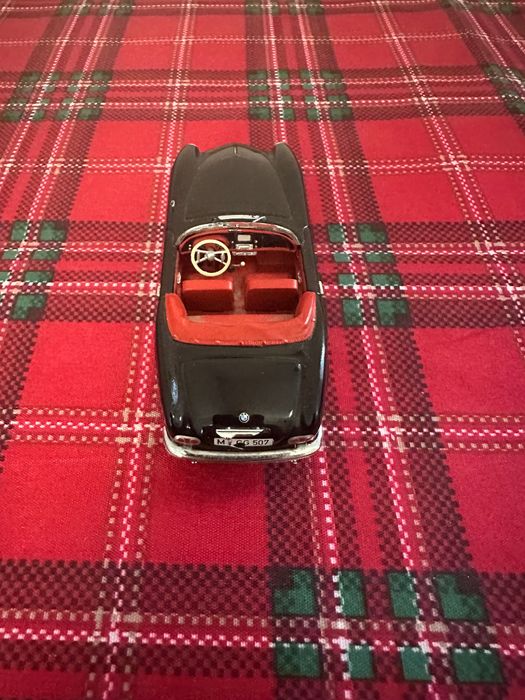 BMW 507, model 1957, metalic, în stare bună.