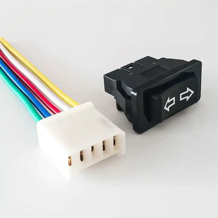 Buton comutator schimbare inversare sens polaritate inversa motor DC