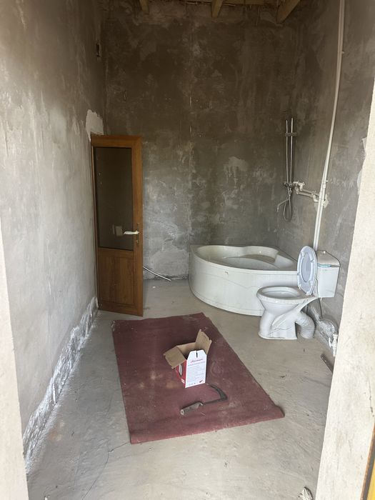 Ховли уй жой сотилади