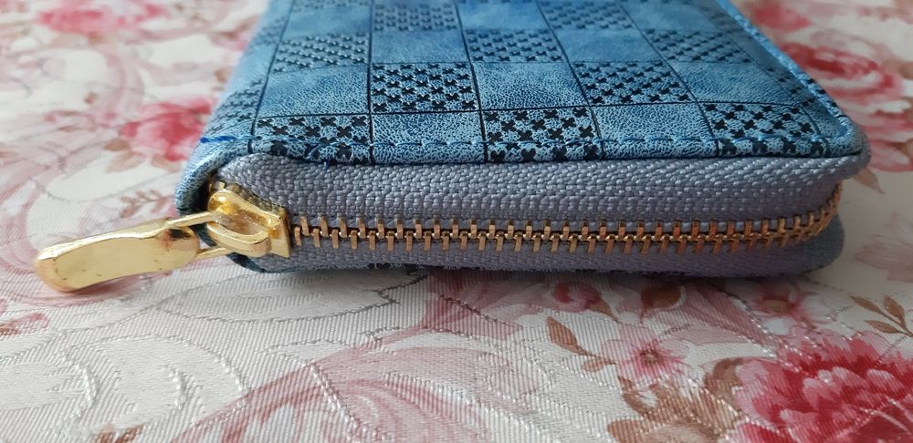 Дамско синьо портмоне
