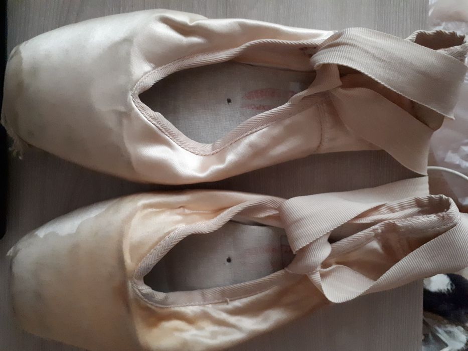 Продам пуанты,чешки