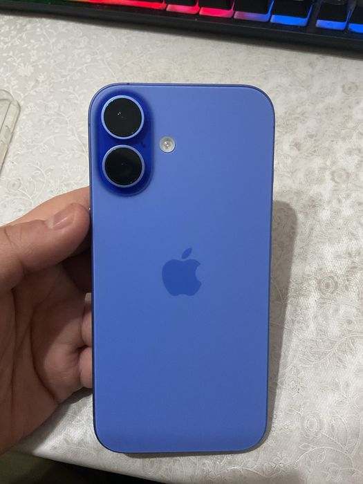 Продам идельном состояние Iphone 16 128 GB Ultramarine