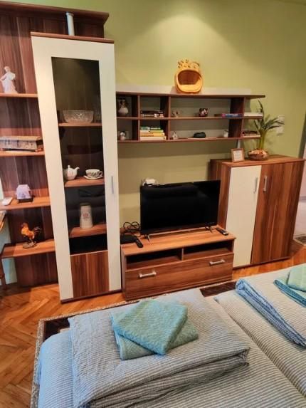 Дава се под наем Двустаен апартамент в Бургас, Лазур - 68 кв.м за 612 € - Снимка #1