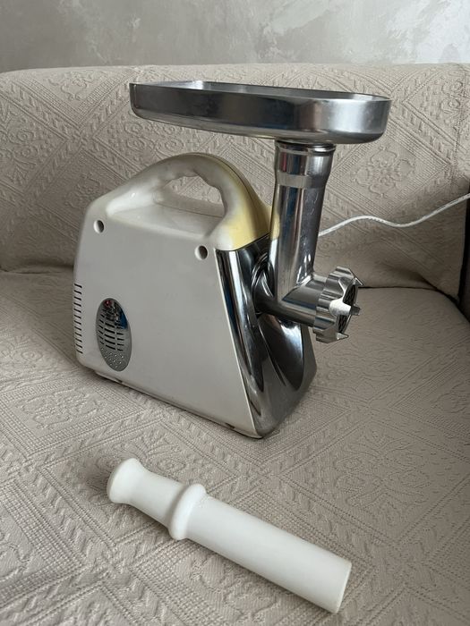 Продам электро мясорубку б/у