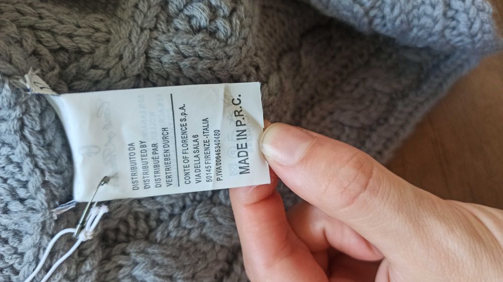 Зимен шал в сиво