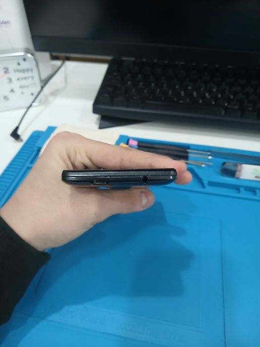 Micromax Q383 в хорошем состаяние не