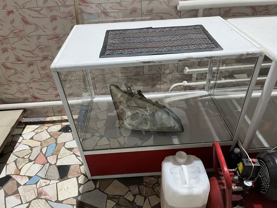 Продам витрины б/у недорого