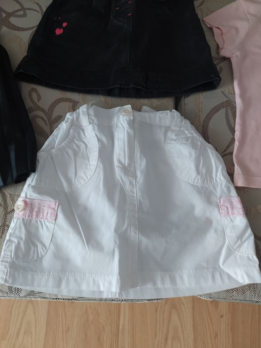 Лот летни дрехи за момичета в отлично състояние са 4-5 год.