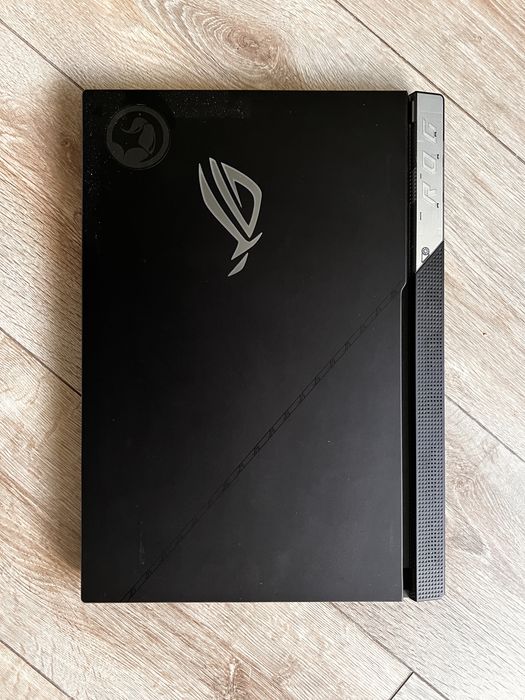 Laptop Gaming ASUS ROG cu diplay defct