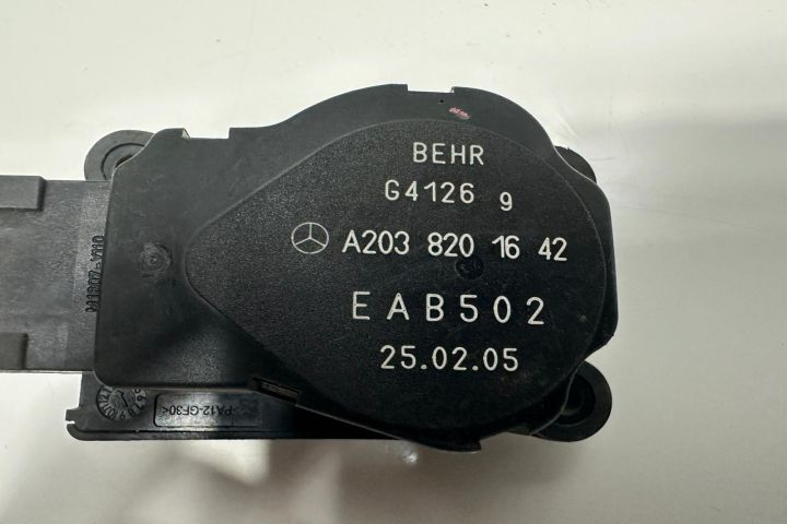 Motoras aeroterma  2038201642 Mercedes-Benz E-Class W211