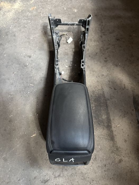 Подлакътник Mercedes GLA