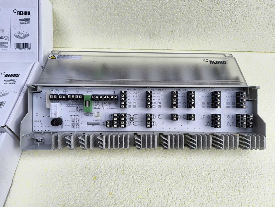 Termostat Rehau Nea H 230V, incalzire pardoseala, nou, sigilat