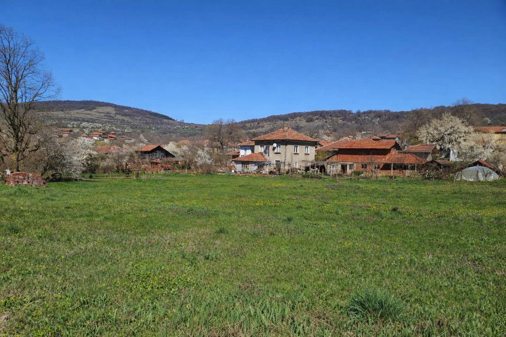 Продава се Парцел в с. Хлевене, Област Ловеч - 1663 кв.м за 3 €/кв.м - Снимка #1
