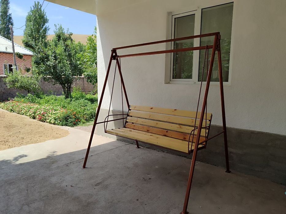 Kachelya качели 
Materiali rossiyskiy temir, oʻrin