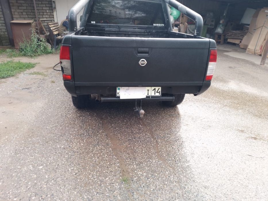 Нисан пикап 2010 года