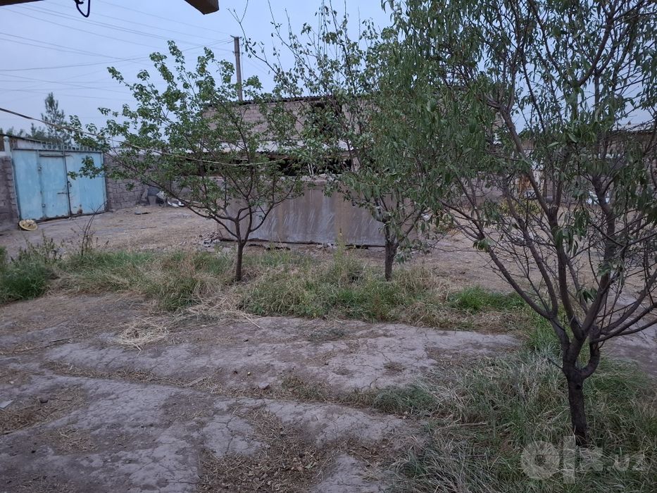 8 sotix 3 xona uy 2 etajli molxona+1etajli molxona+oldida navesi bn