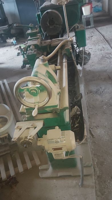 Токарный станок  сотилади