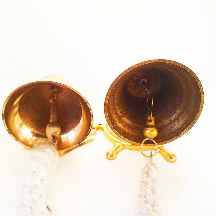 Бронзова камбанка със стойка.