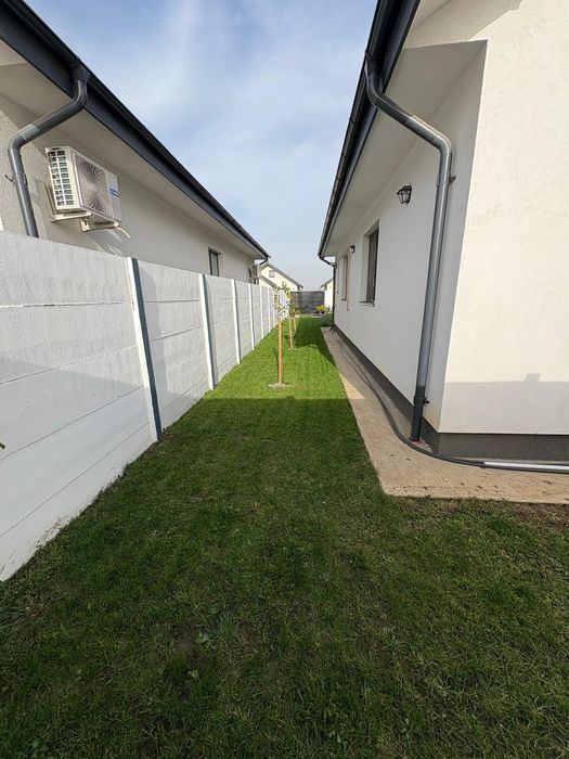 Vând casă mobilată!