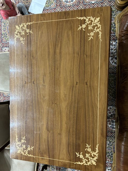 Продается стол