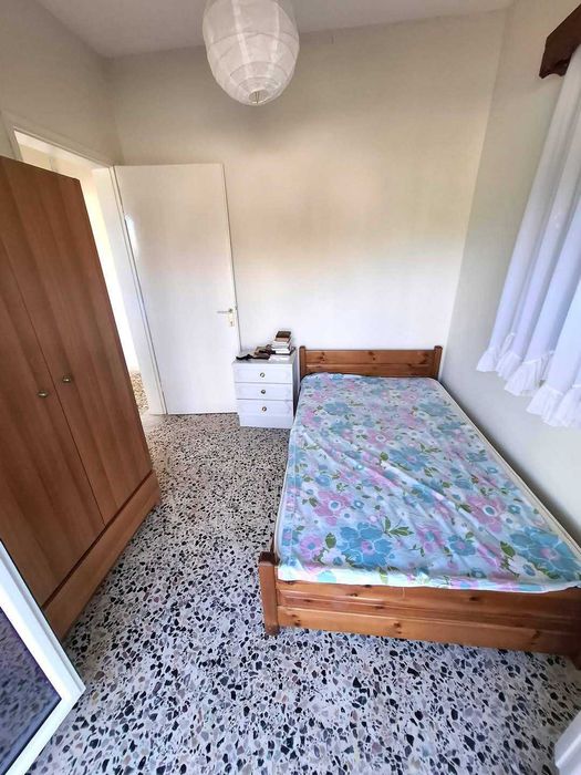 Продава малка къща с площ 50 м2 и двор 170 м2 в Неа Врасна, Гърция