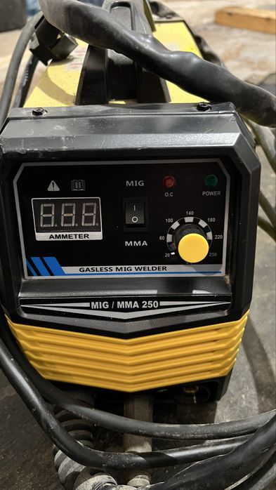 Инверторен телоподаващ заваръчен апарат с възможност за СО