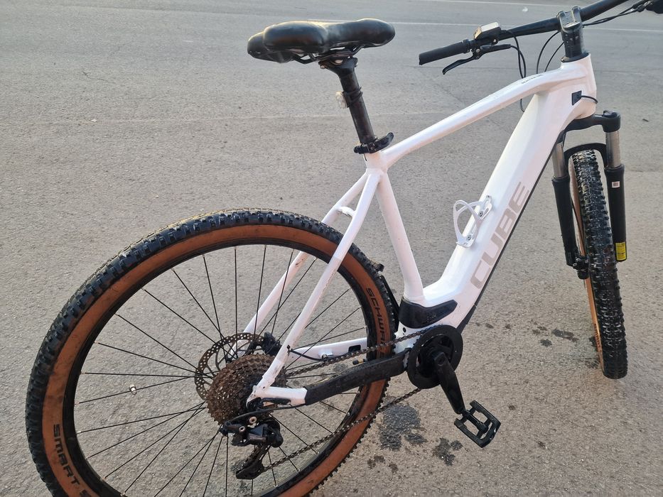 Bicicleta Cube Reaction ONE