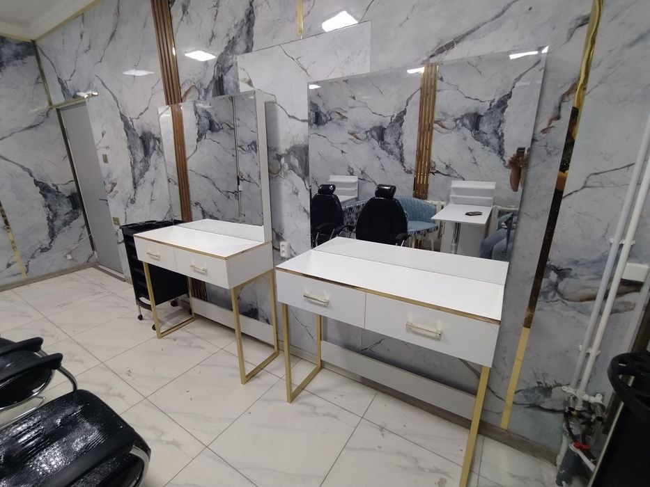 Трюма для косметологии, и для салона помощник, + полки, шкафы