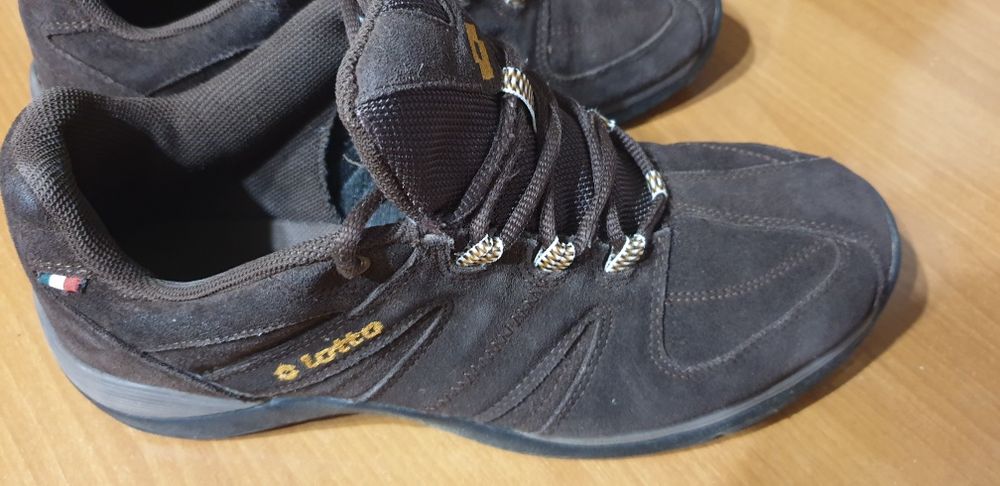 Продам кроссовки