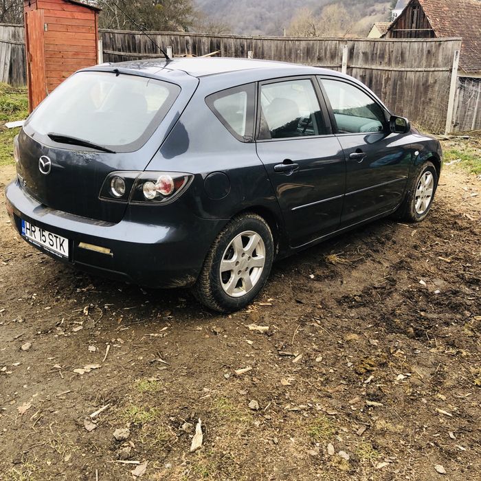 Se vinde mazda 3