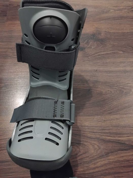 Vând orteză pt picior Rebound Air Walker