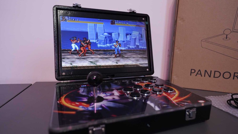 Портативна Аркадна Конзола в Куфар - 14 инча екран, батерия, компютър