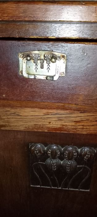 Старинный буфет с зеркалом. 19 век.