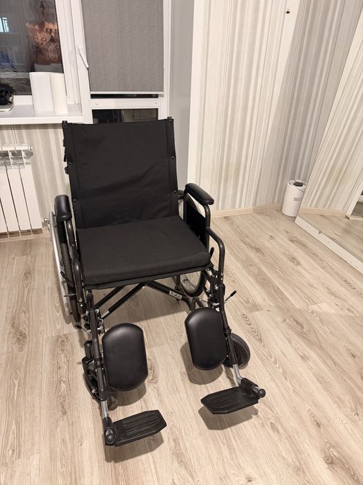 Продам инвалидную коляску