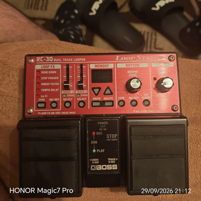 Looper Boss RC 30  până la 3 ore inregistrare