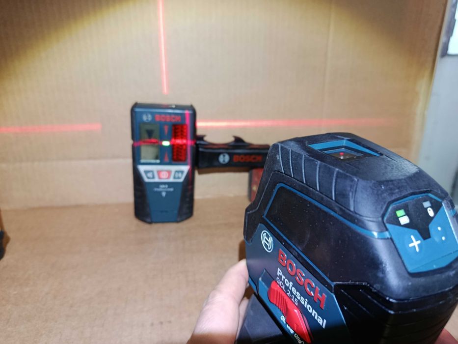 Nivela Laser Liniar ROSU Boloboc BOSCH GCL 2-15 Cumpana 3x1.5V AA