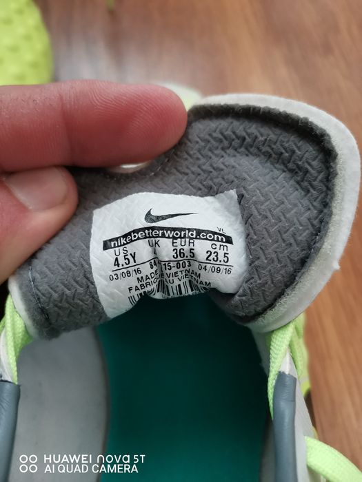 НОВИ Оригинални бутонки Найк