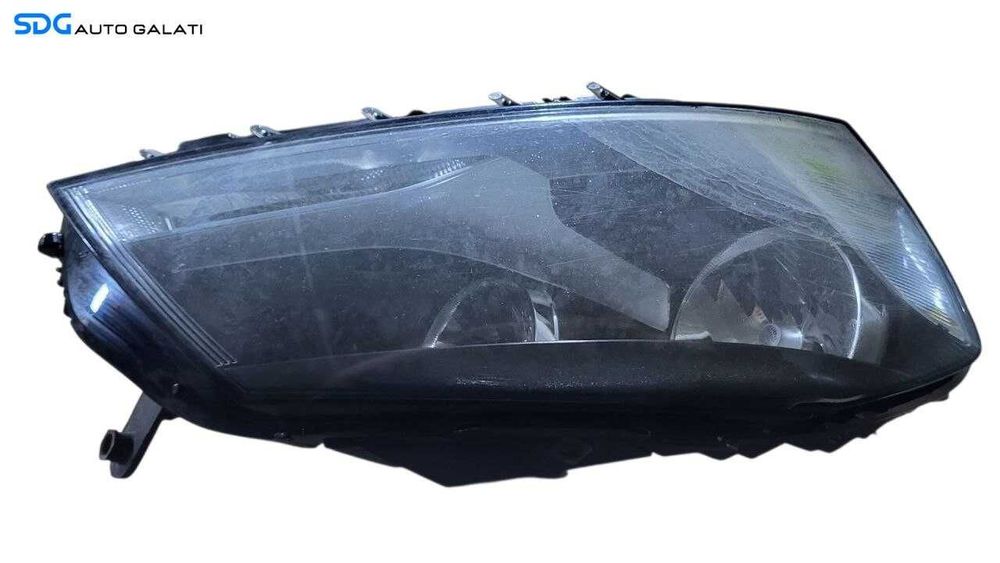 Far Dreapta FARA Xenon Volkswagen Passat B7 2010 - 2015 Cod 90003375 3AC941006 (Interior Prafuit Murdar) [L7644]