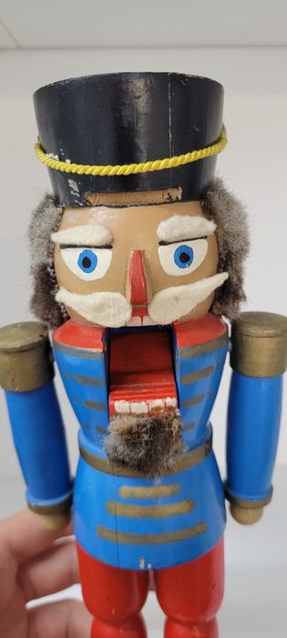 Spargator de nuci artizanat