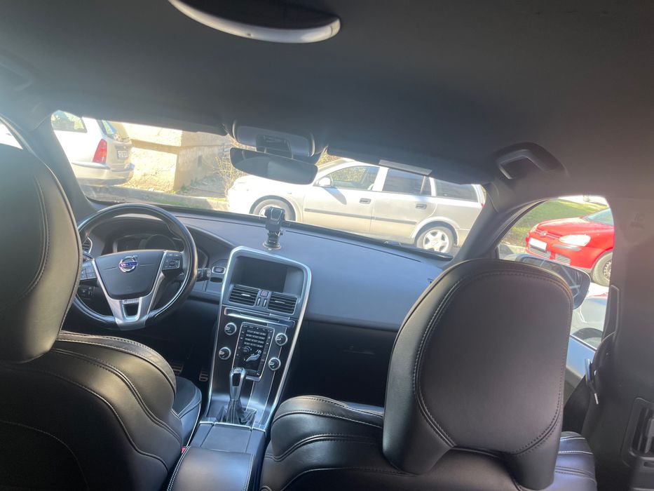 Volvo XC60 R-Design 2016 – SUV premium, stare excelentă